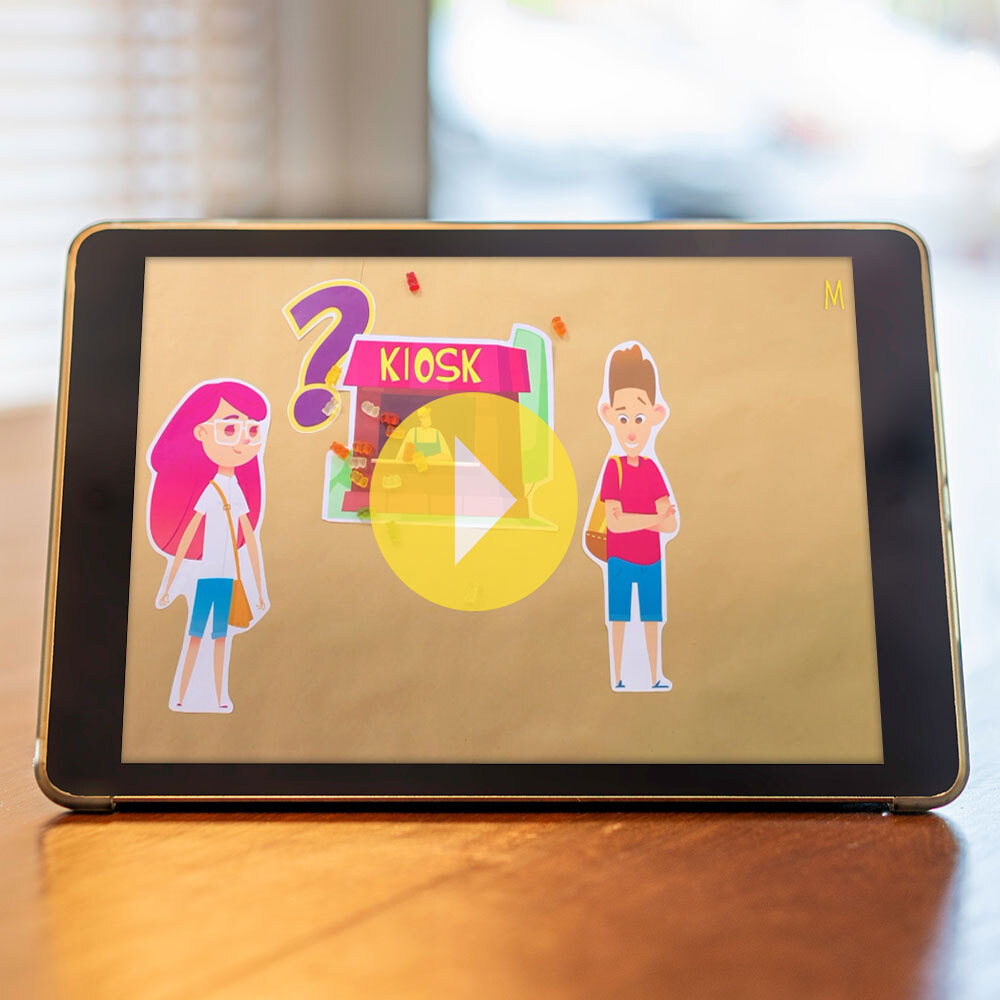 Tablet mit Video Icon und 2 ManoMoneta Figuren Mia und Paul